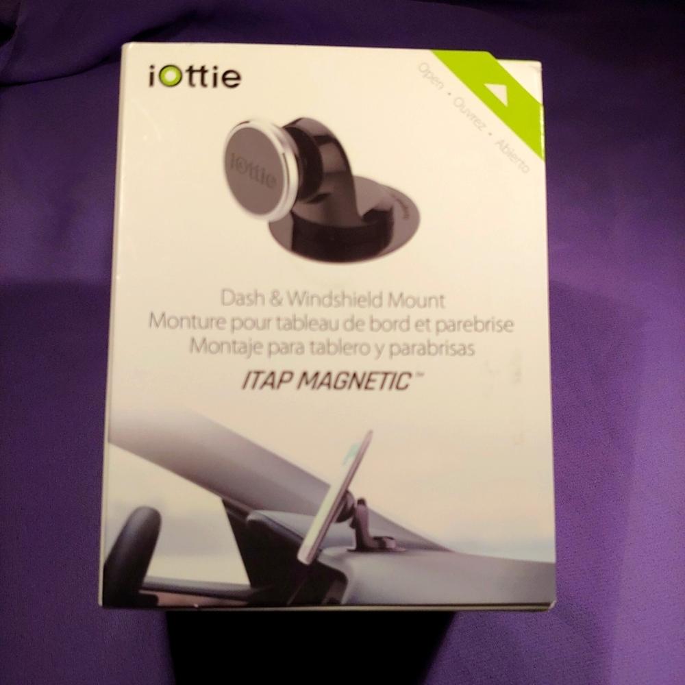 Magnetic dashboard car Mount